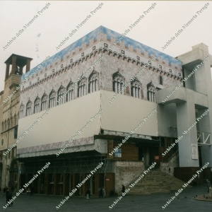 Il Palazzo dei Priori in restauro dopo il terremoto del 26 e 27 settembre 1997