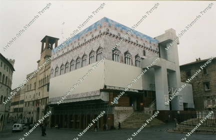 Il Palazzo dei Priori in restauro dopo il terremoto del 26 e 27 settembre 1997