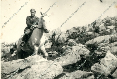 Vittorio Garofoli, maestro elementare di Ponte Valleceppi militare a cavallo durante la Seconda Guerra Mondiale