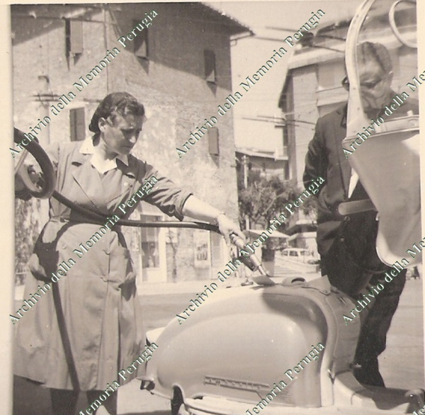 13 La benzinaia di Monteluce 1950-1955 (prestatore Giuliana Tomassoni).jpg