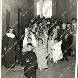 La Parrocchia di San Barnaba di via Cortonese nel chiostro del Duomo per la processione di San Gabriele dell’Addolorata