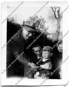 Aldo Capitini con Gianni e il piccolo Riccardo Piergallini