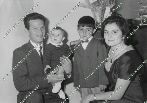 4_35X50 SFRAPPA STEFANO Tipica famiglia Umbra negli anni '60.jpg