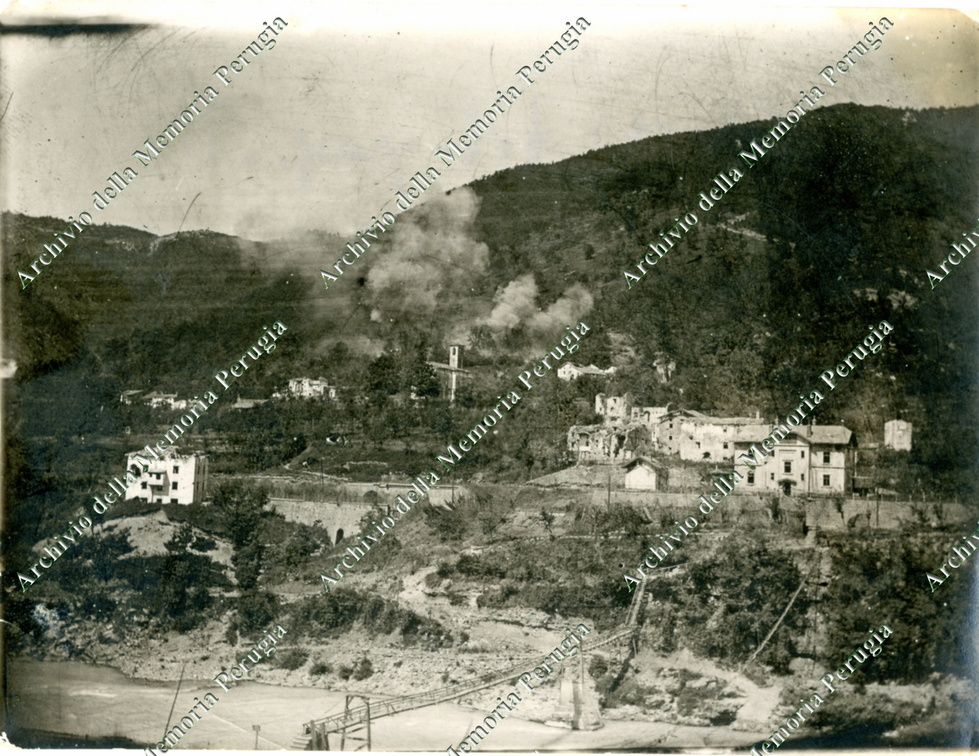 Bombardamento di Plava durante la Prima Guerra Mondiale. La foto è stata realizzata dal militare perugino Tiralti