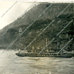 Trasporto dei feriti dal monte Sabotino sul fiume Isonzo