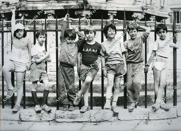 anno scolastico 1983_84_Scuol primo Ciabatti_Prima da sx, Nirvana, Nicola, Stefano, Michele, Franco e Simone.jpg